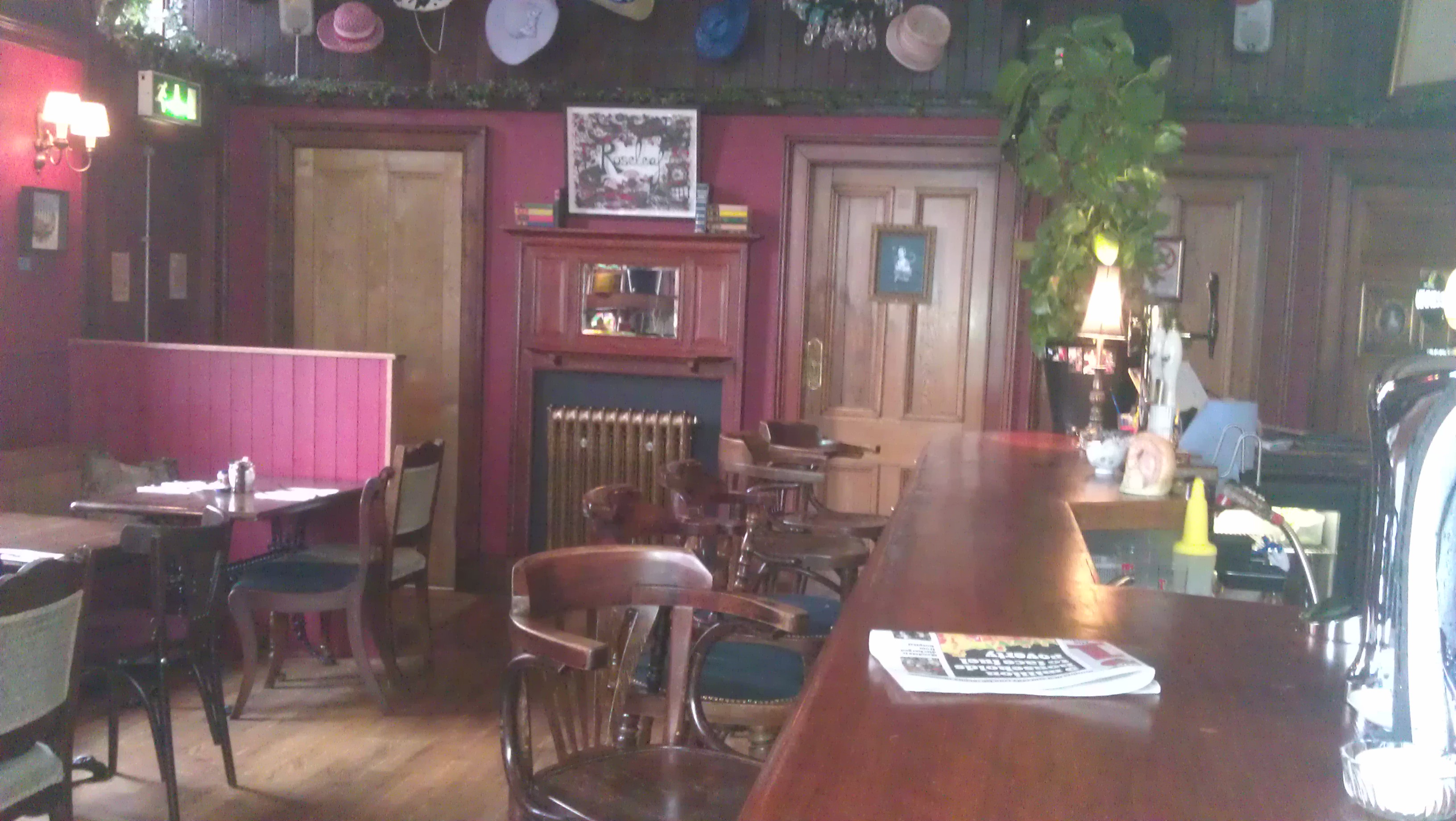 Review of the Roseleaf Bar, Leith Edinburgh Reviews